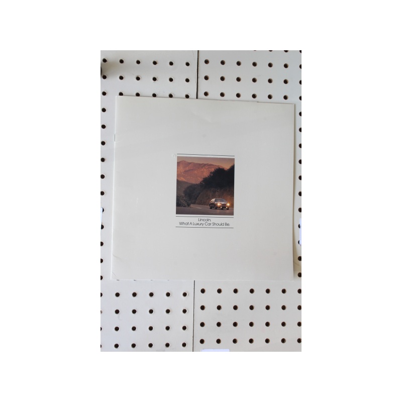 1986 Lincoln  Brochure What Luxury Should Be 6 Pages