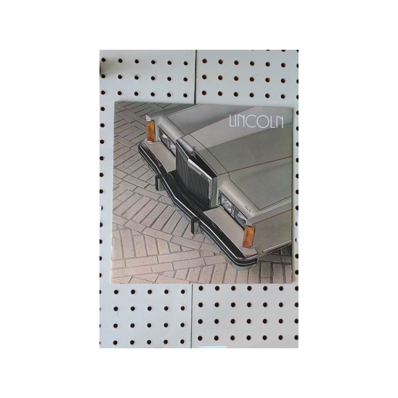 1982 Lincoln  Brochure  13 Pages