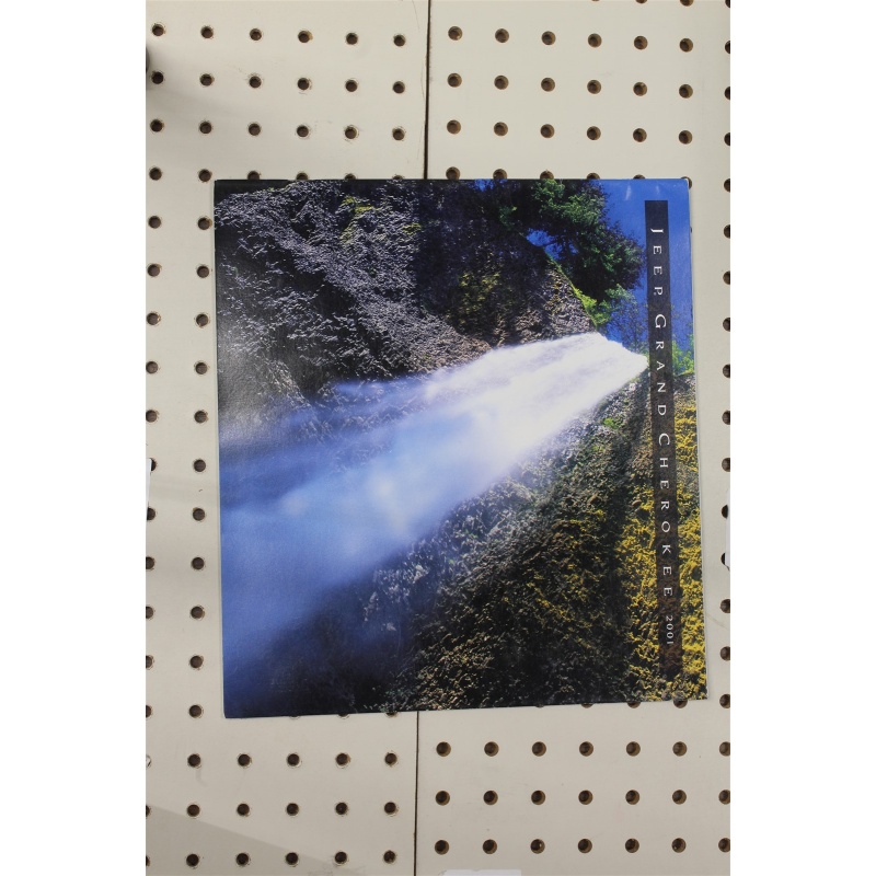 2001 Jeep Grand Cherokee Brochure  30 Pages