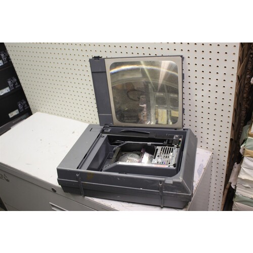 3M 2000 Portable Folding Briefcase Overhead Projector 2000 AG