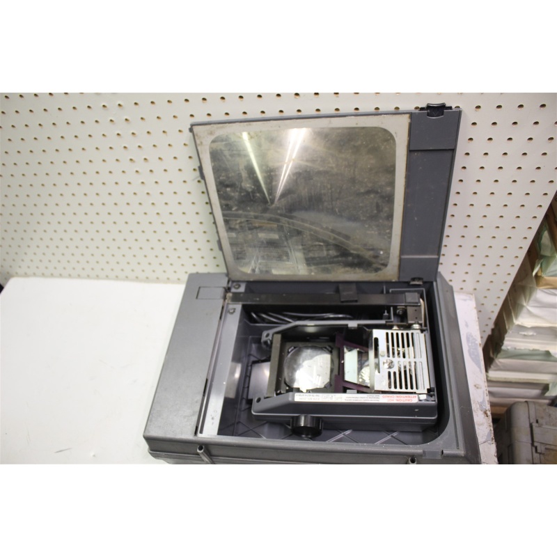 3M 2000 Portable Folding Briefcase Overhead Projector 2000 AG