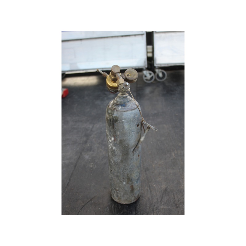 Antique Vintage Prest-O-Lite Torch Acetylene Tank with Type R-411-B Regulator