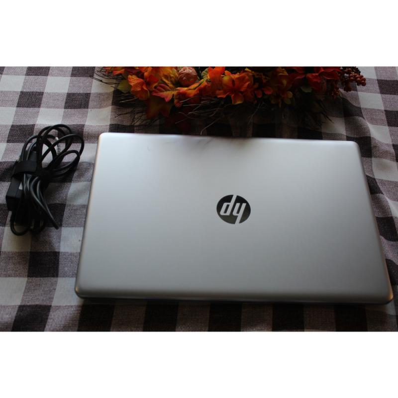 HP Laptop 17-by1953cl i5 1.6 GHz Win 10 Home 8 GB RAM 256GB SSD NVMe DVD Writer