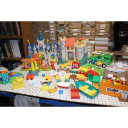 Huge Lot Fisher Price Little People Figures Toys - Castles - Pickup Only - as-is