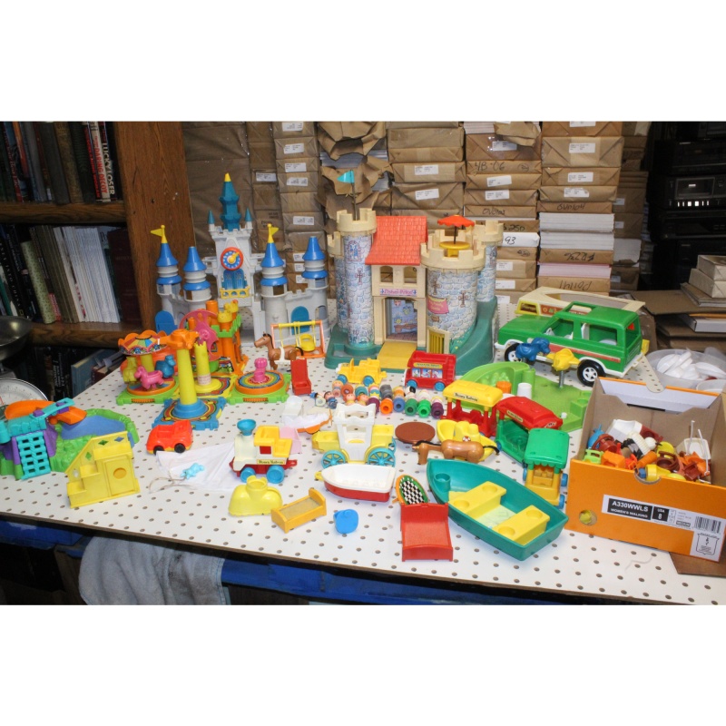Huge Lot Fisher Price Little People Figures Toys - Castles - Pickup Only - as-is
