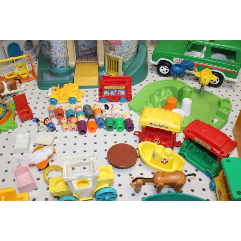 Huge Lot Fisher Price Little People Figures Toys - Castles - Pickup Only - as-is