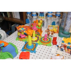 Huge Lot Fisher Price Little People Figures Toys - Castles - Pickup Only - as-is