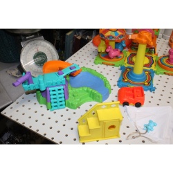 Huge Lot Fisher Price Little People Figures Toys - Castles - Pickup Only - as-is