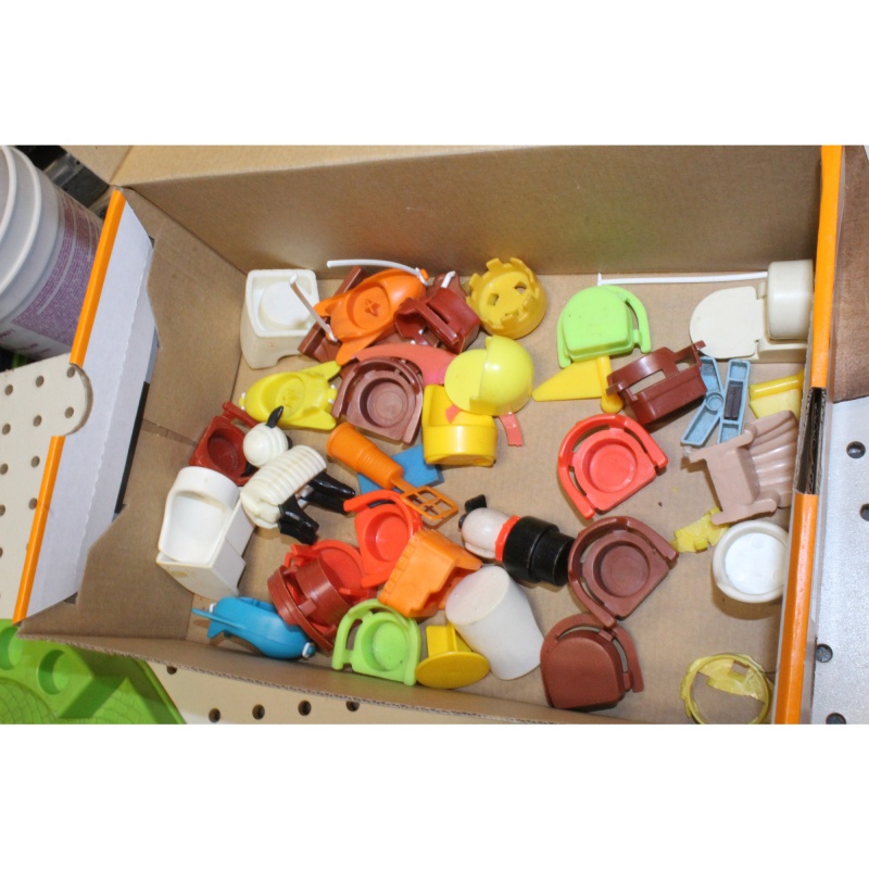 Huge Lot Fisher Price Little People Figures Toys - Castles - Pickup Only - as-is