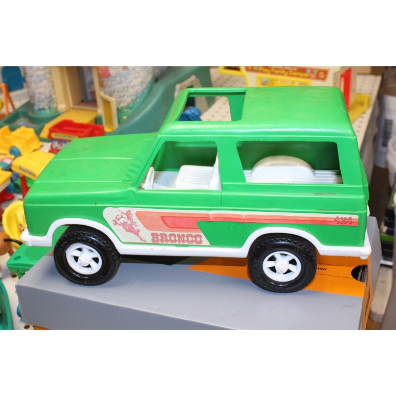 Huge Lot Fisher Price Little People Figures Toys - Castles - Pickup Only - as-is