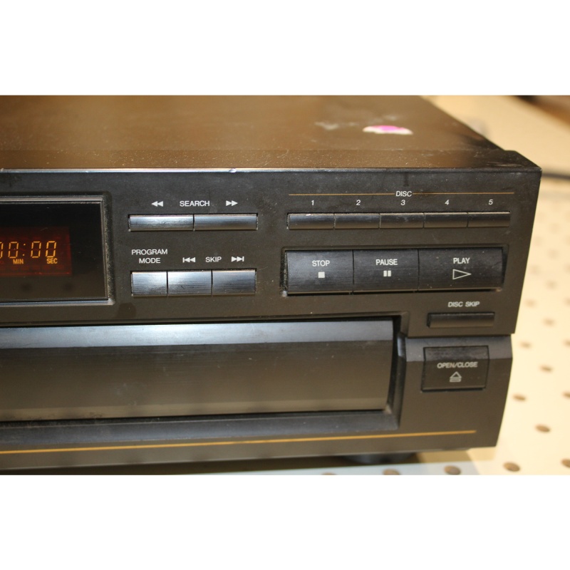 Quasar CD892 5-Disc Compact Disc Changer & Player MASH