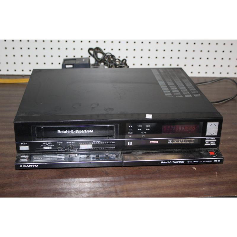 Sanyo VCR 7250 Beta Hi-Fi / SuperBeta Untested As Is No Remote Powers On