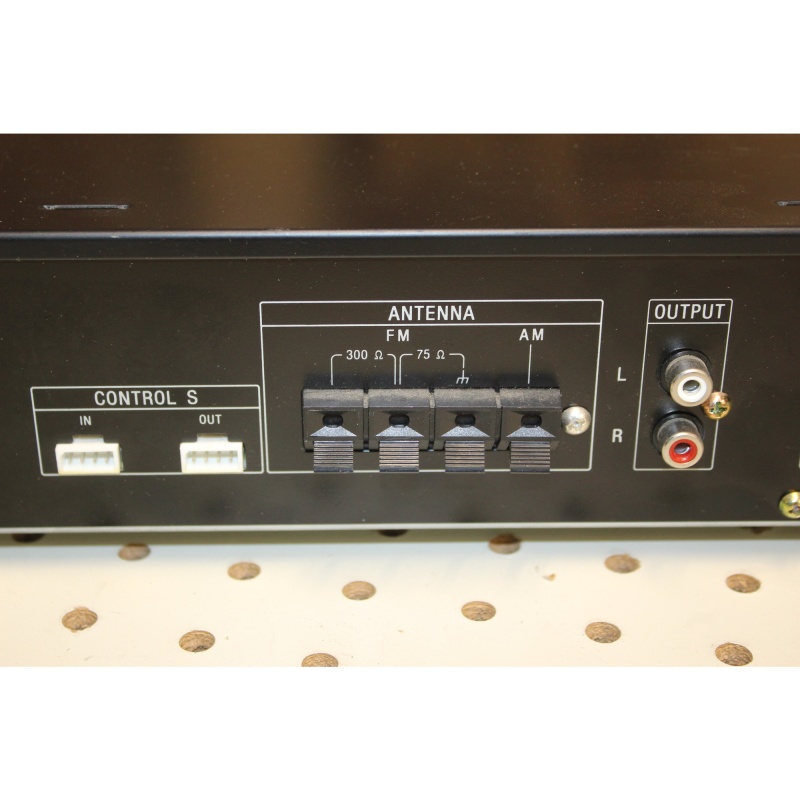 SONY ST-JX380 FM STERO AM FM TUNER QUARTZ LOCK DIGITAL SYNTHESIZER 25 PRESET