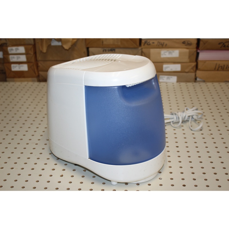 Vicks Filtered Cool Moisture Humidifier Auto-Shut Off 0.8 Gallon Tank VEV320