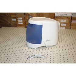 Vicks Filtered Cool Moisture Humidifier Auto-Shut Off 0.8 Gallon Tank VEV320