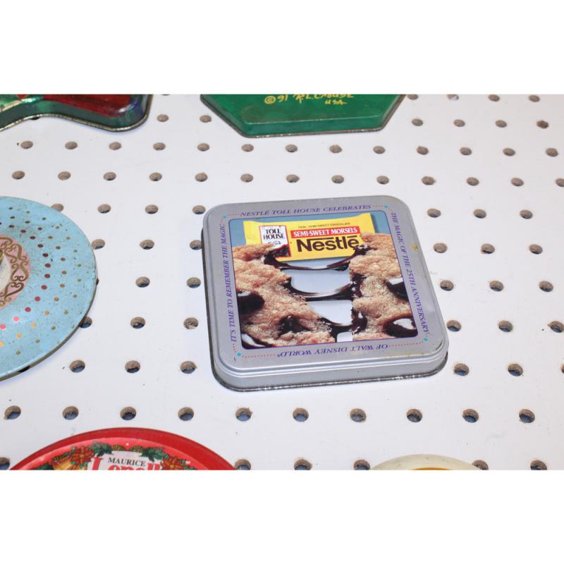 Item: 102220 - Misc Lot of Collectible Holiday Tin Container Lids
