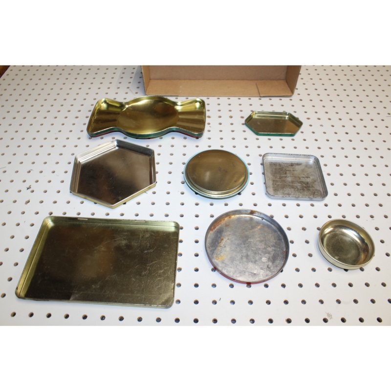 Item: 102220 - Misc Lot of Collectible Holiday Tin Container Lids