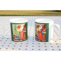 Item#: 102234 Lot of four holiday Christmas Santa mugs