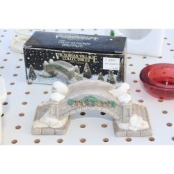 Item#: 102245 Lot of miscellaneous Christmas decorations, candle