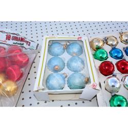 Item#: 102247 Vintage lot of Christmas tree bulbs/balls and lights