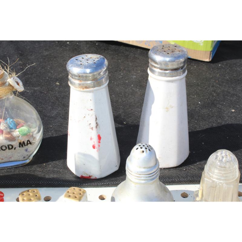 Item#: 102290 Very nice vintage a lot of salt and pepper shakers