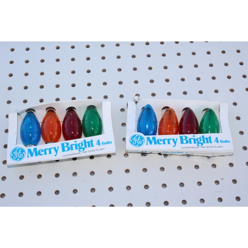 Item#: 102312 Vintage lot of Merry bright outdoor Christmas light bulbs