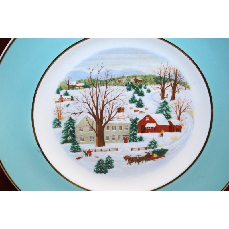 Vintage Avon Christmas Collectable Plate Christmas on the Farm 1973 England