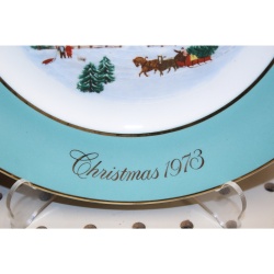 Vintage Avon Christmas Collectable Plate Christmas on the Farm 1973 England