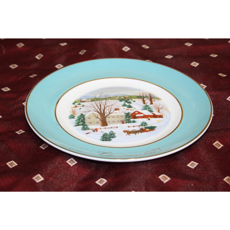 Vintage Avon Christmas Collectable Plate Christmas on the Farm 1973 England