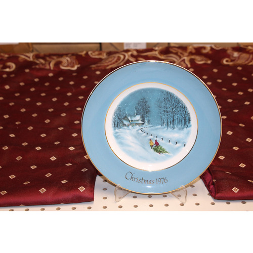 Vintage Avon Christmas Plate 1976 Bringing Home The Tree collector plate