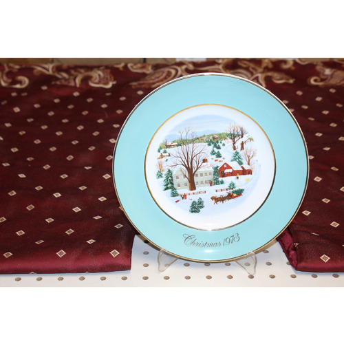 Vintage Avon Christmas Collectable Plate Christmas on the Farm 1973 England