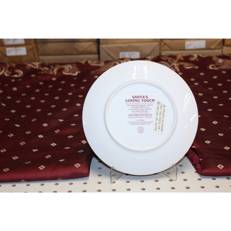Avon 1996 Christmas Plate "Santas Loving Touch" Porcelain trimmed in 22k gold