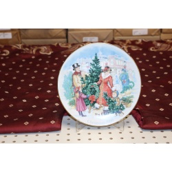 AVON Christmas Plate 1990 Bringing Christmas Home Porcelain trim 22K Gold