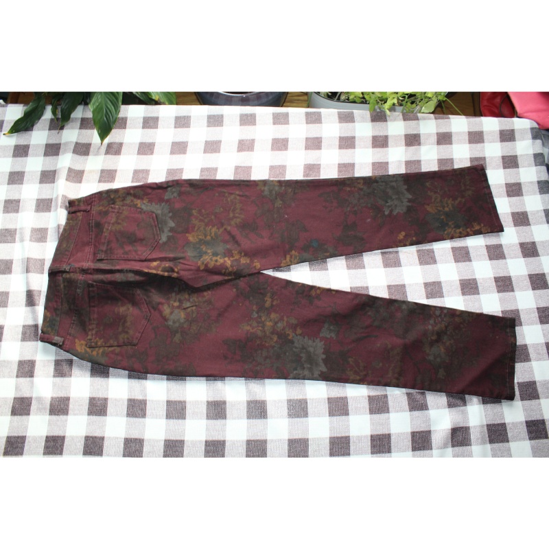 WOMANS GLORIA VANDERBILT AMANDA BURGANDY FLORAL JEANS SIZE4