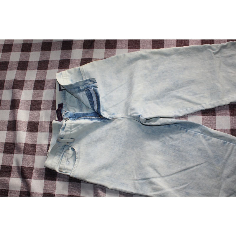 WOMANS GLORIA VANDERBILT AMANDA LIGHT BLUE JEANS SIZE 4