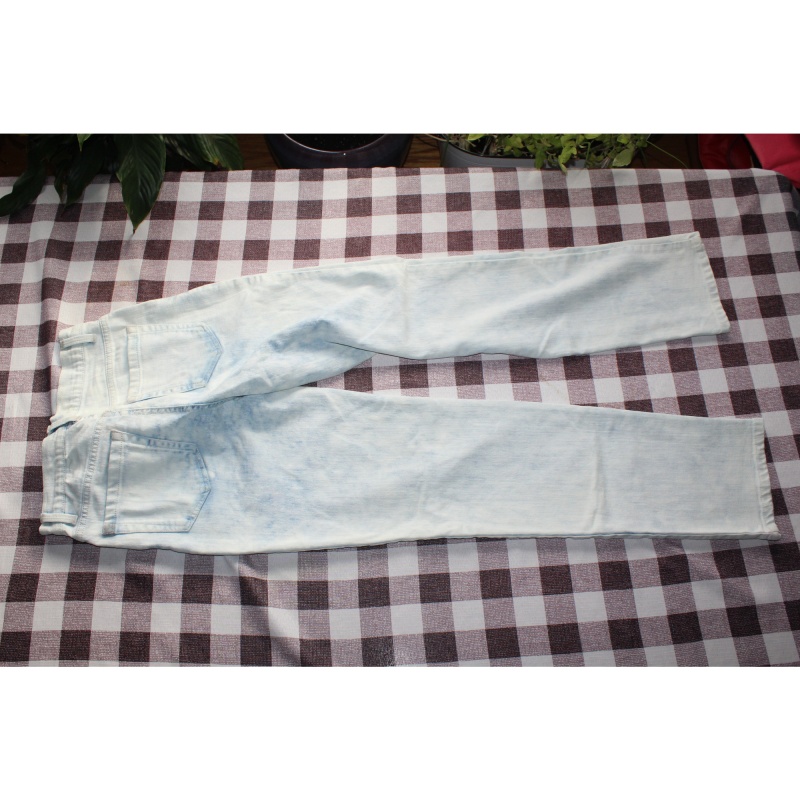 WOMANS GLORIA VANDERBILT AMANDA LIGHT BLUE JEANS SIZE 4