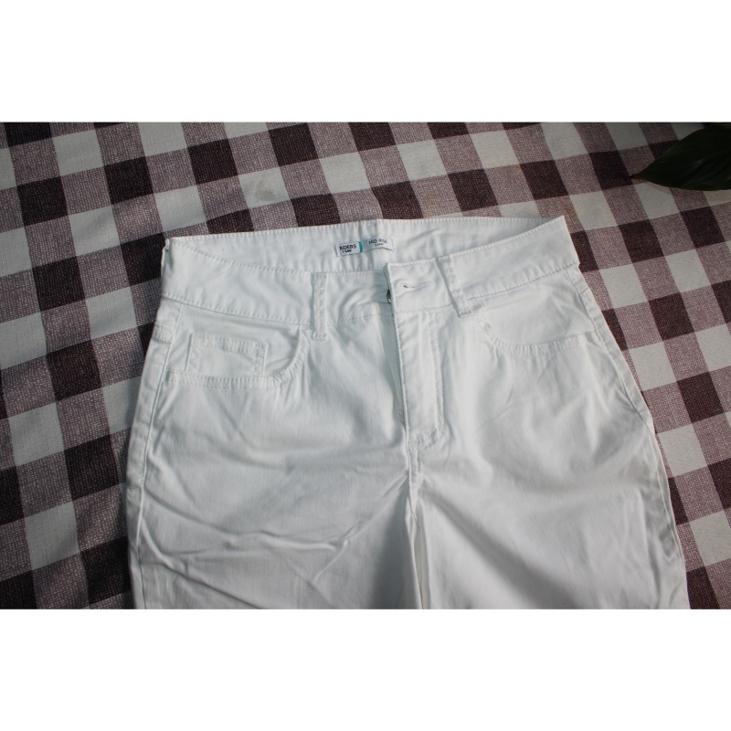 WOMANS RIDERS LEE MID RISE WHITE CAPRI PANTS SIZE 6M