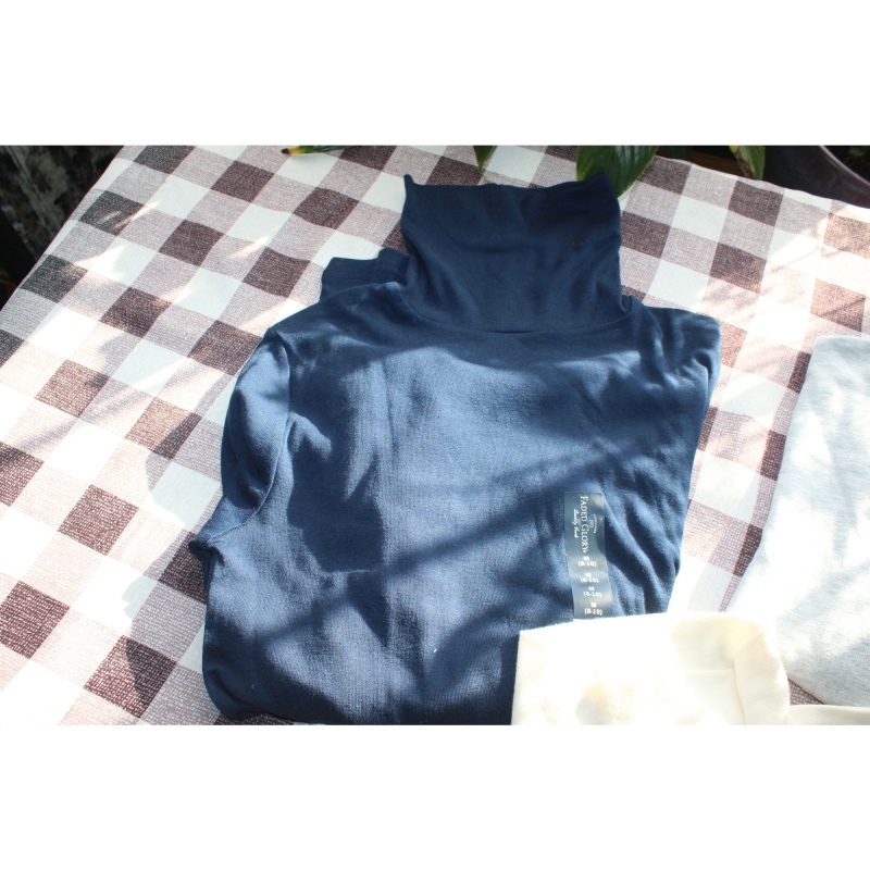 WOMANS LOT OF TURTLE NECKS SIZE MEDIUM - Some New with tags