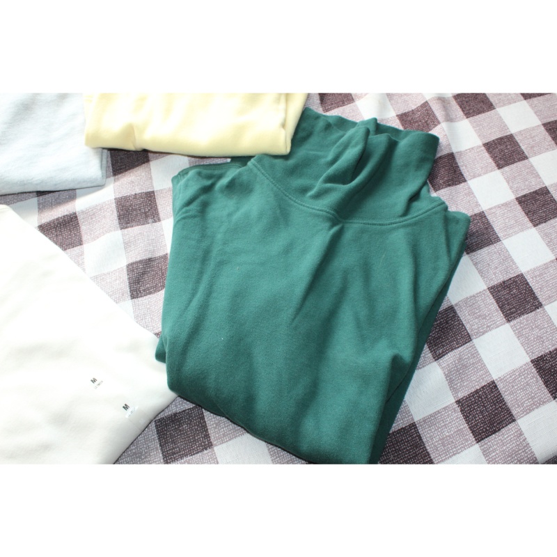 WOMANS LOT OF TURTLE NECKS SIZE MEDIUM - Some New with tags