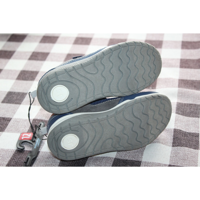 BOYS MUNCHKIN SNEAKERS SIZE 12