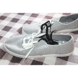 WOMANS TIME AND TRU CANVAS SNEAKERS SIZE 10