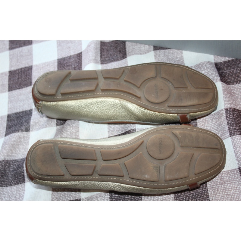 WOMANS LIZ CLAIBORNE BROWN AND GOLD SHOE SIZE 7