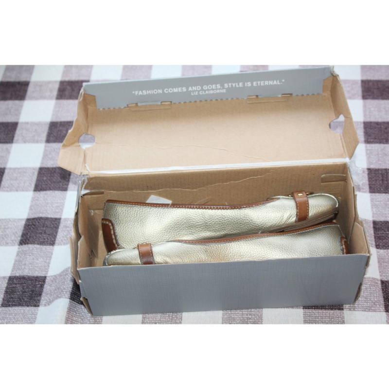 WOMANS LIZ CLAIBORNE BROWN AND GOLD SHOE SIZE 7