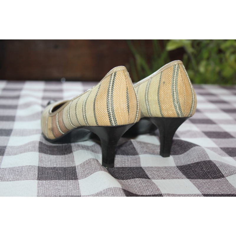 WOMANS LIZ CLAIBORNE FLEX HEELS SIZE 7 ½