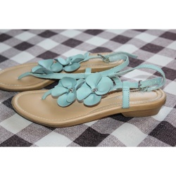 WOMANS ST. JOHNS BAY LIGHT BLUE SANDAL SIZE 7 ½