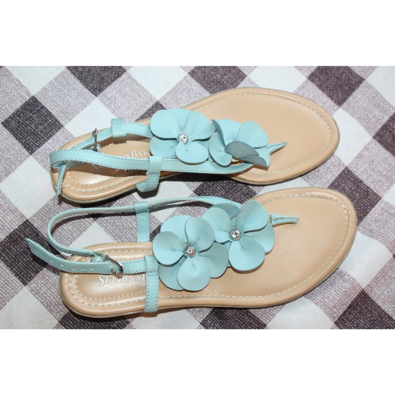 WOMANS ST. JOHNS BAY LIGHT BLUE SANDAL SIZE 7 ½
