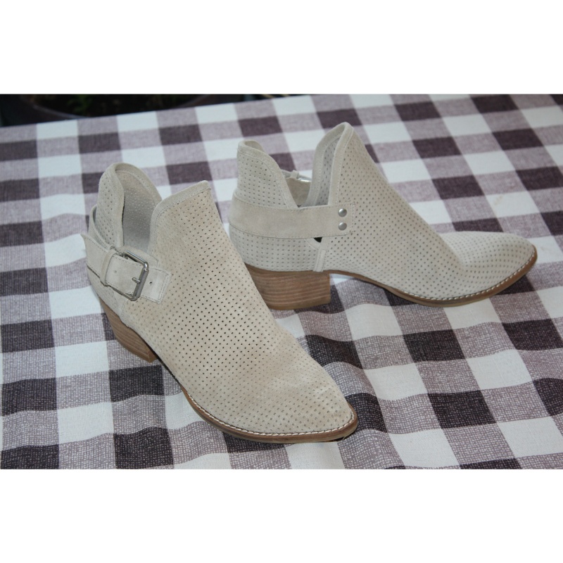 WOMANS DOLCE VITA TAN SHOES SIZE 7