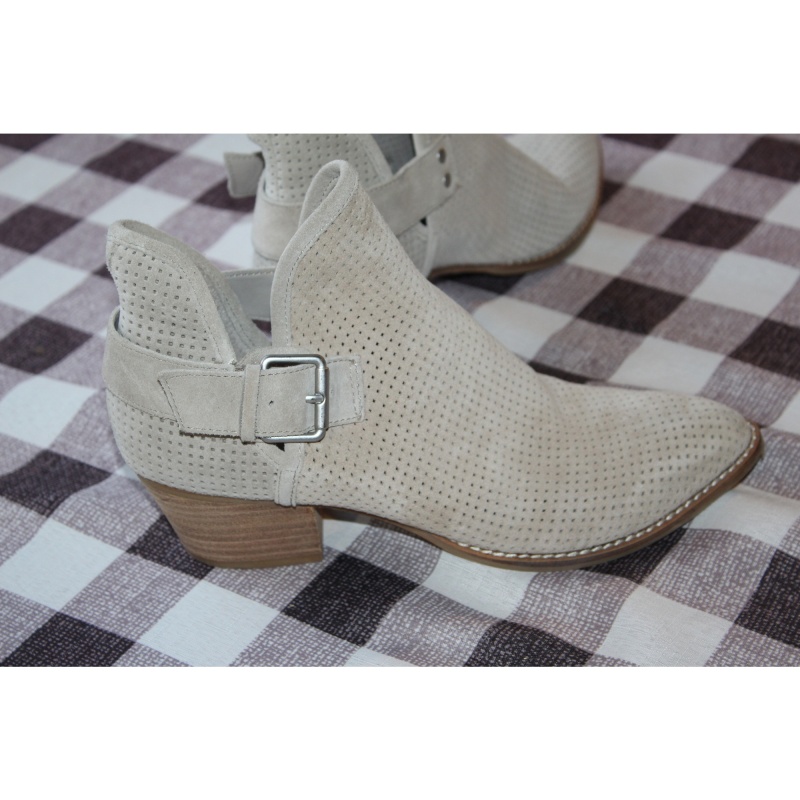 WOMANS DOLCE VITA TAN SHOES SIZE 7