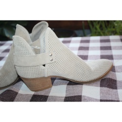 WOMANS DOLCE VITA TAN SHOES SIZE 7