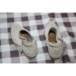 WOMANS DOLCE VITA TAN SHOES SIZE 7